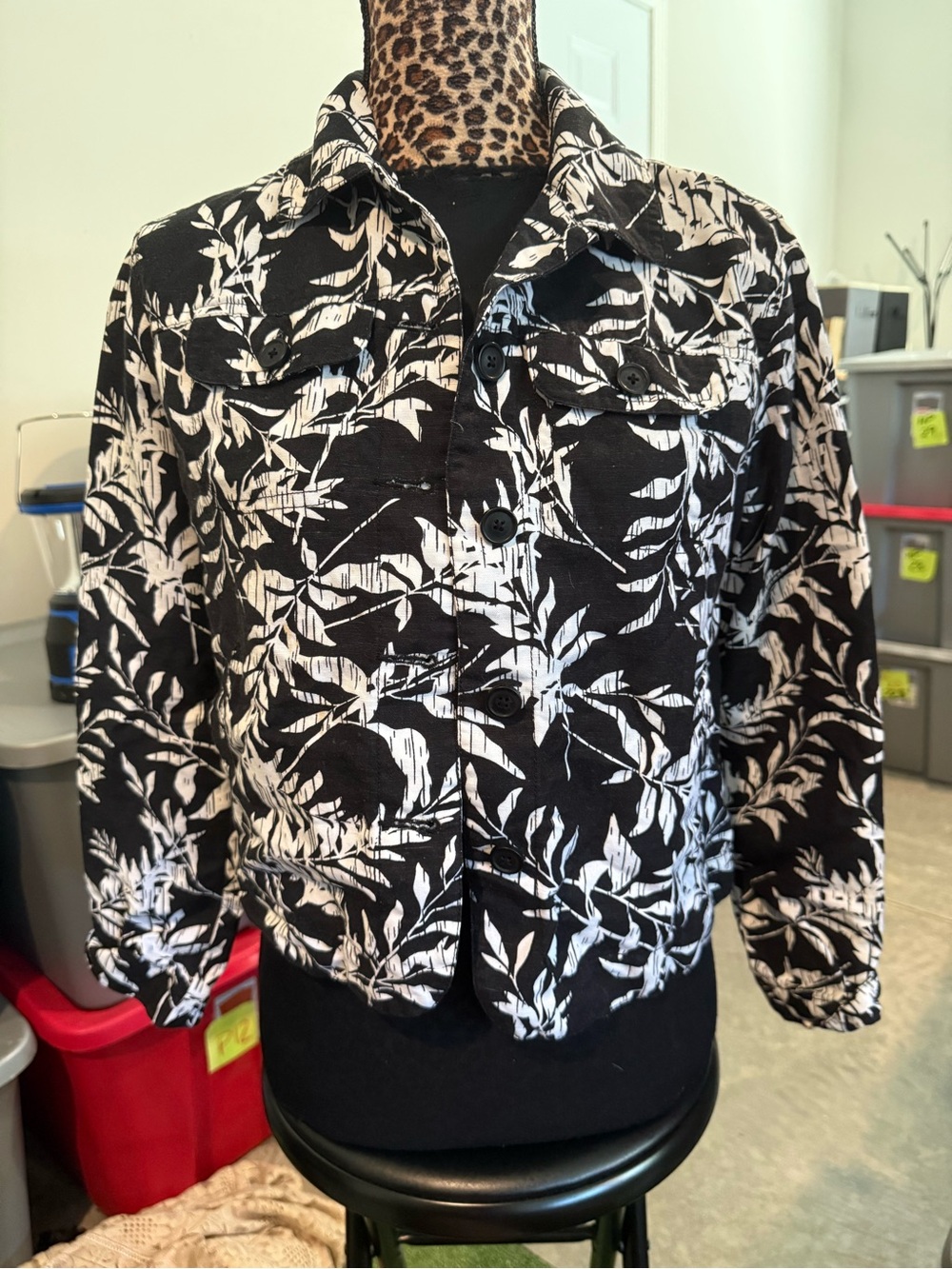 Women's Black & White Printed Button-Front Jacket mp36